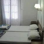 Tatsis Apartament *